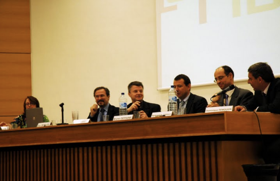 Académiques et experts : ont-ils des solutions ? Le point de vue réflexif autour de trois thèmes : l'archite